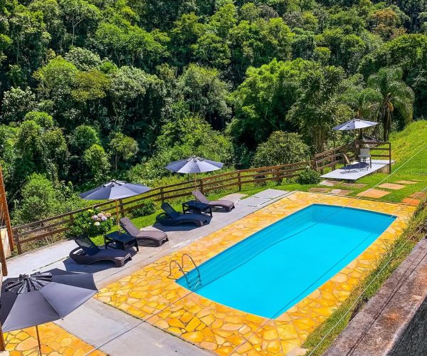 Uma área de lazer de se apaixonar! A Pousada Olivier fica localizada em Santo Antônio do Pinhal, a 20 minutos de Campos do Jordão.Reservas WhatsApp- (12) 99184-4955 (12)